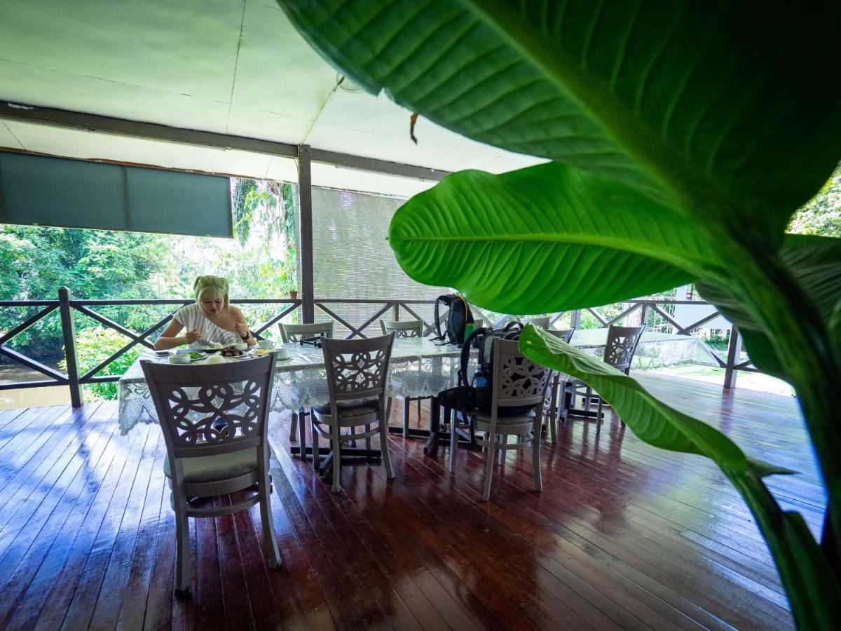 Benarat Lodge Mulu Bagian luar foto