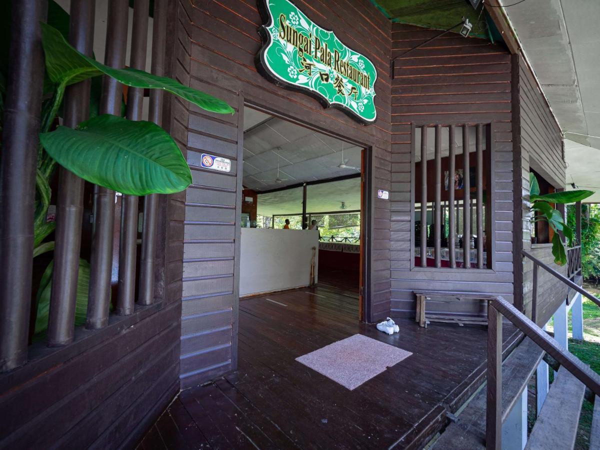 Benarat Lodge Mulu Bagian luar foto