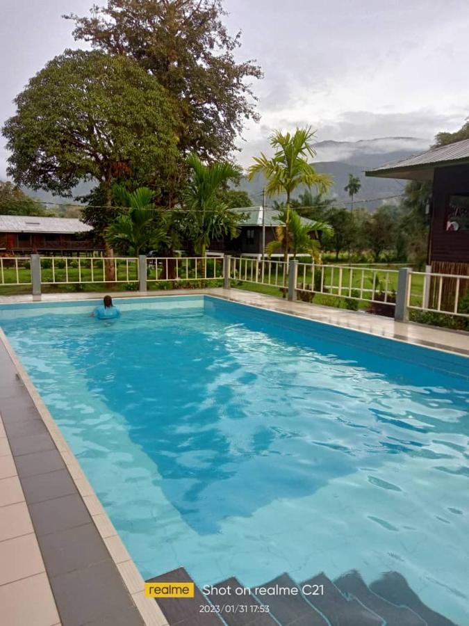 Benarat Lodge Mulu Bagian luar foto