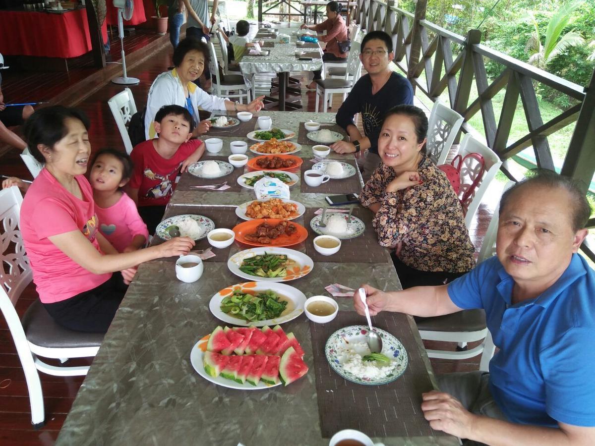 Benarat Lodge Mulu Bagian luar foto