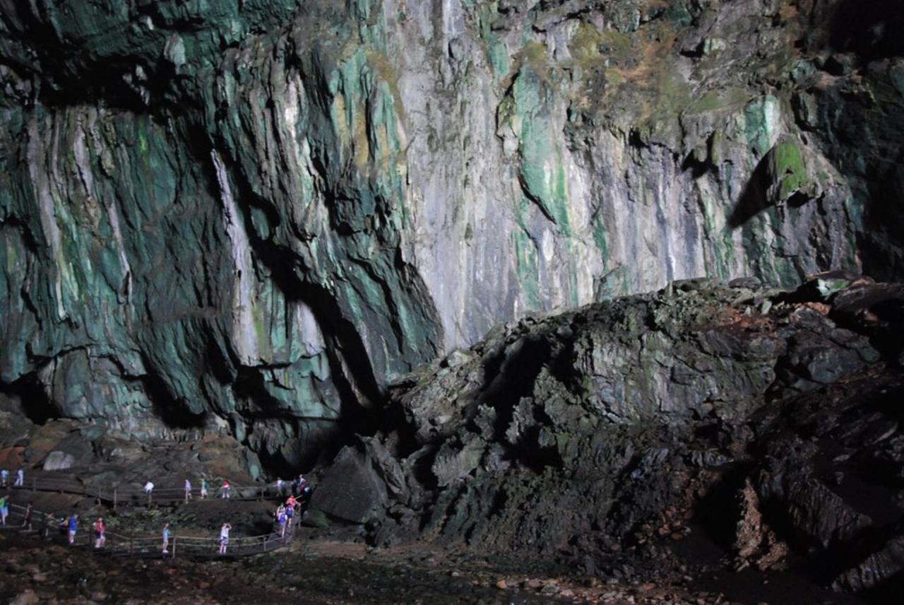 Benarat Lodge Mulu Bagian luar foto