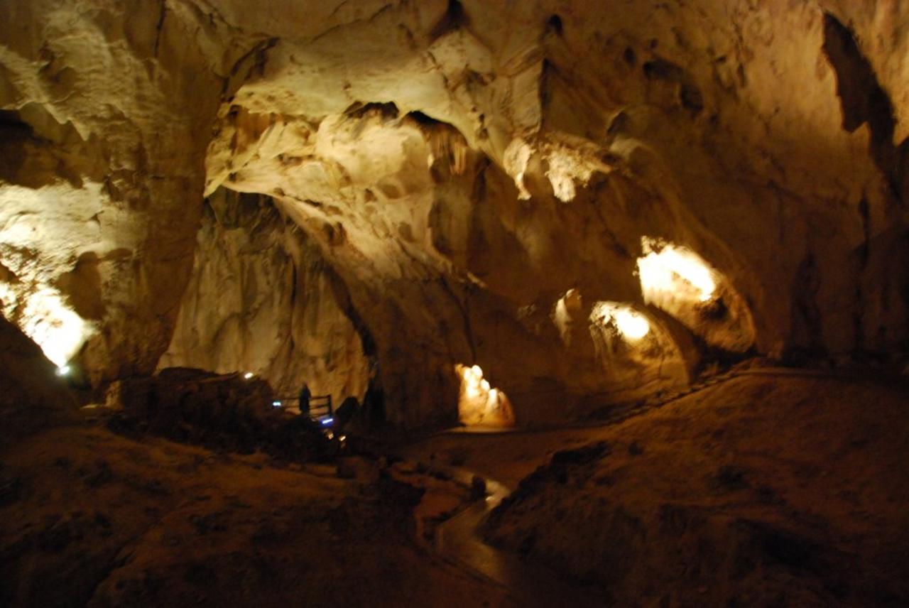 Benarat Lodge Mulu Bagian luar foto